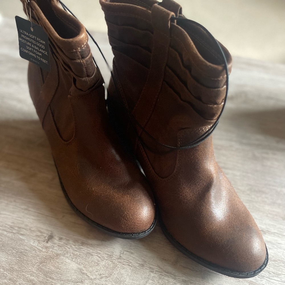 NW Brown Boots Size 5.5